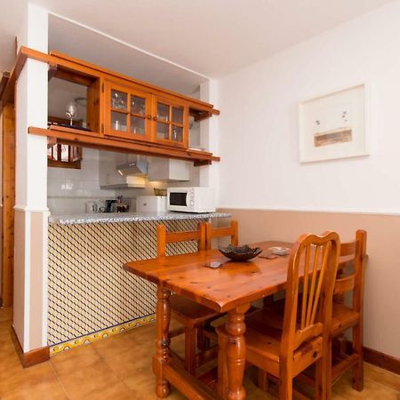Beachfront Apartment Арона Екстериор снимка