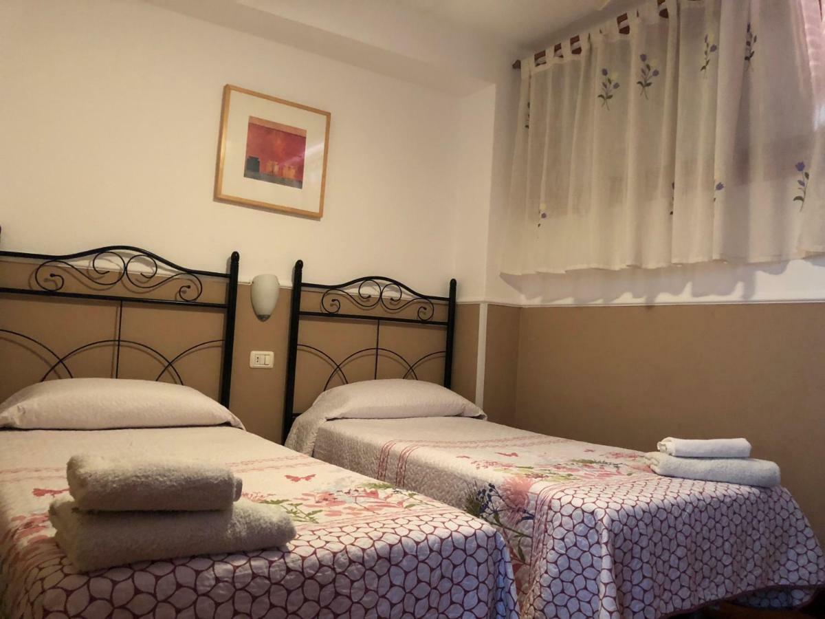 Beachfront Apartment Арона Екстериор снимка