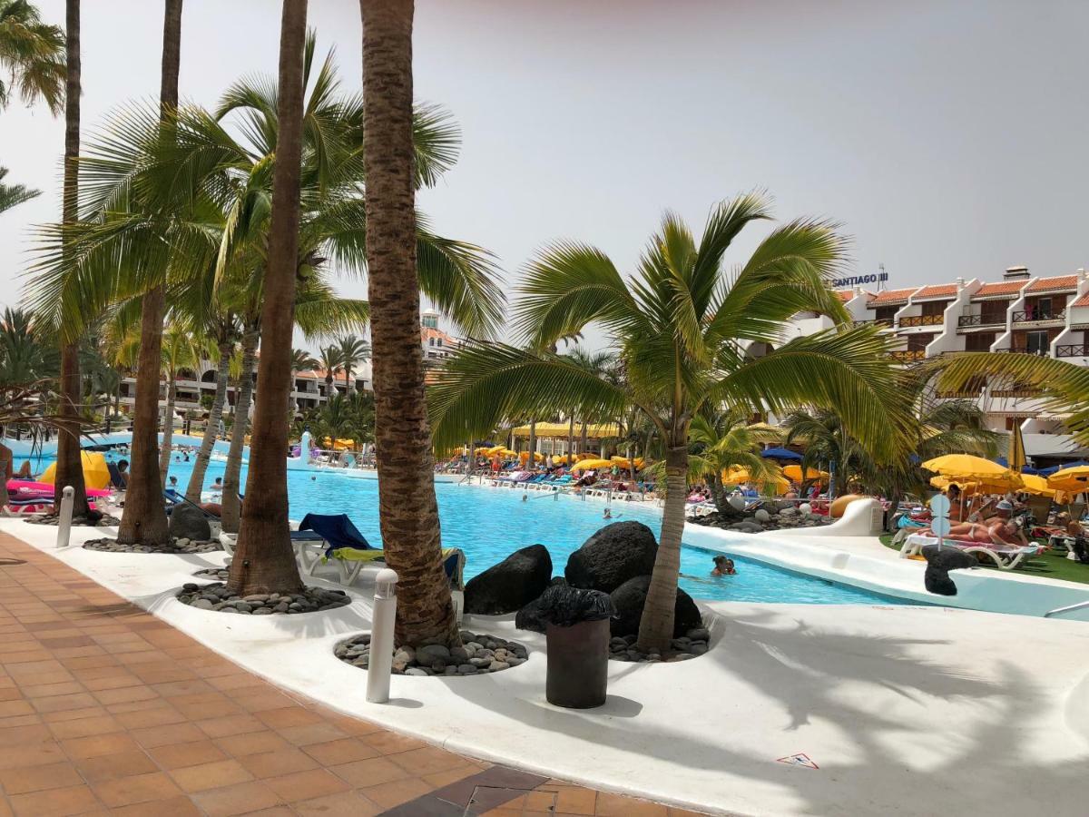 Beachfront Apartment Арона Екстериор снимка