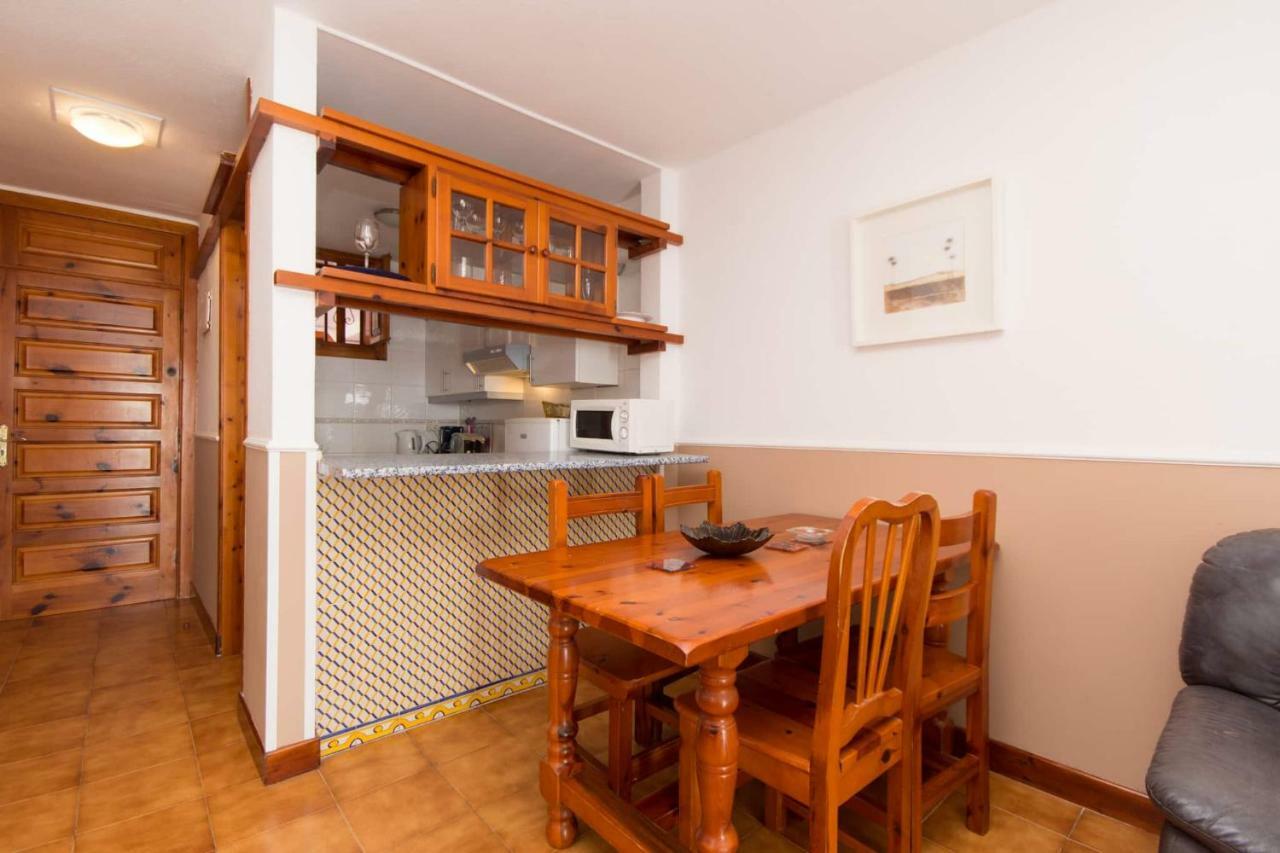 Beachfront Apartment Арона Екстериор снимка