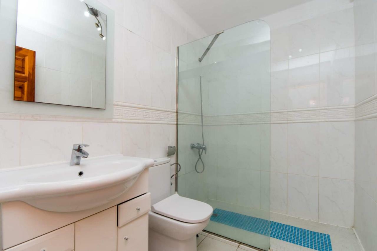 Beachfront Apartment Арона Екстериор снимка