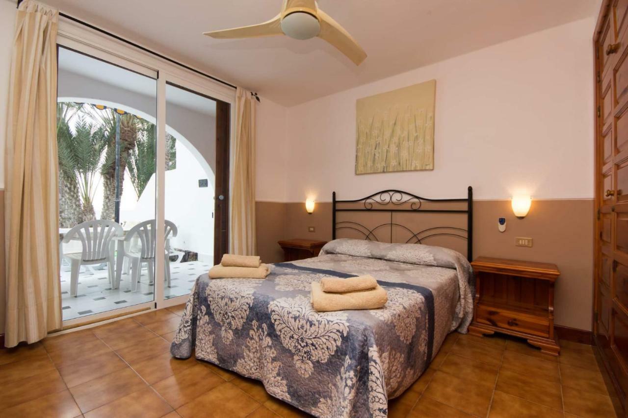 Beachfront Apartment Арона Екстериор снимка
